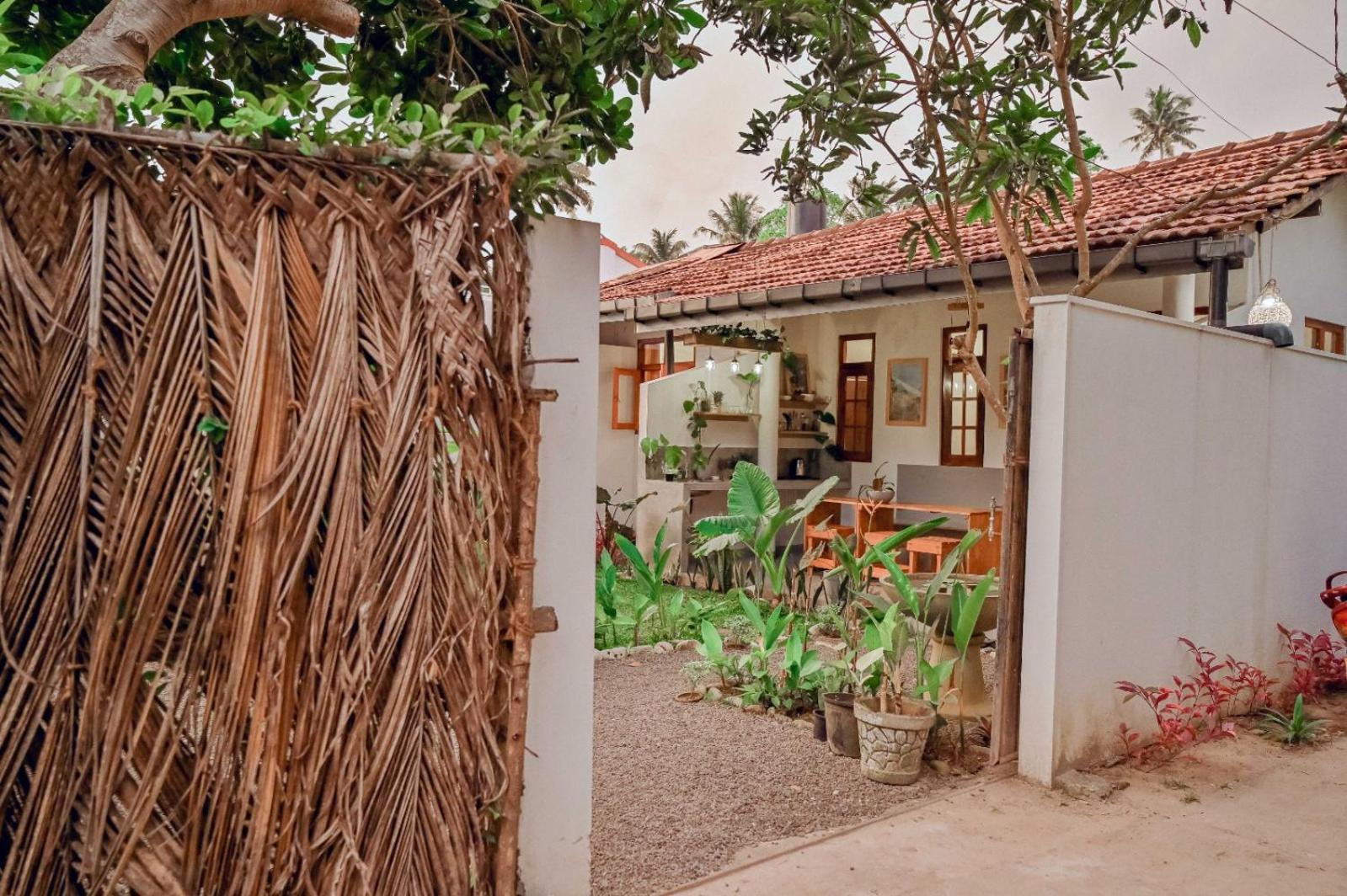 Cosynsurf Bed and Breakfast Matara Exteriör bild